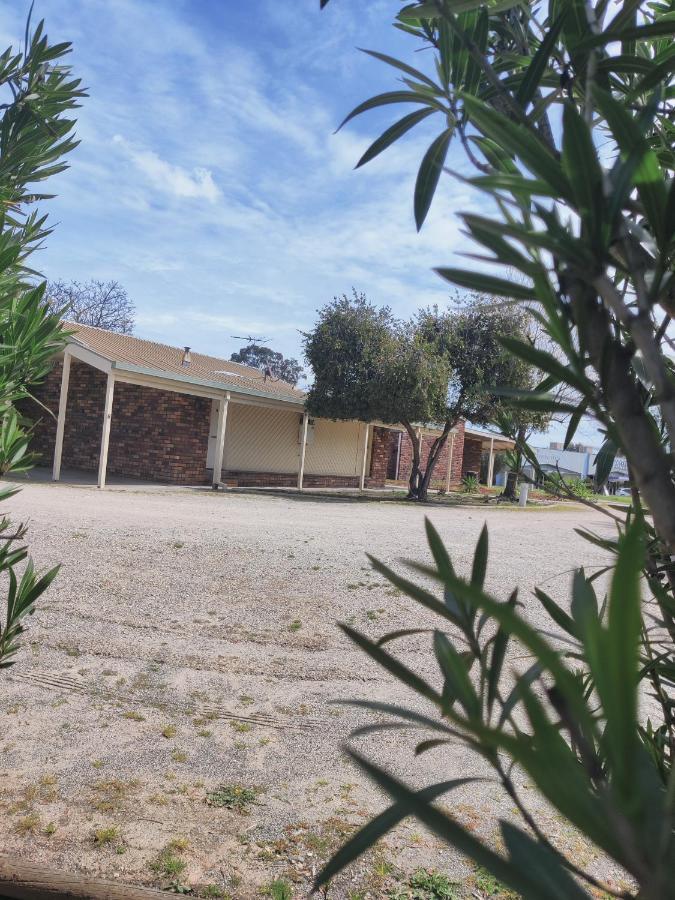Belvoir Village Motel & Apartments Wodonga Exterior photo